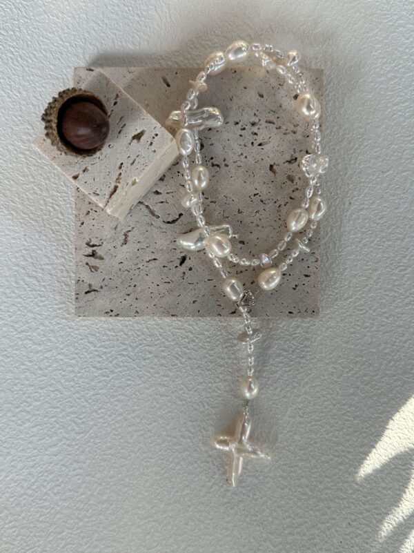 693--Cross Pearl Long Chain