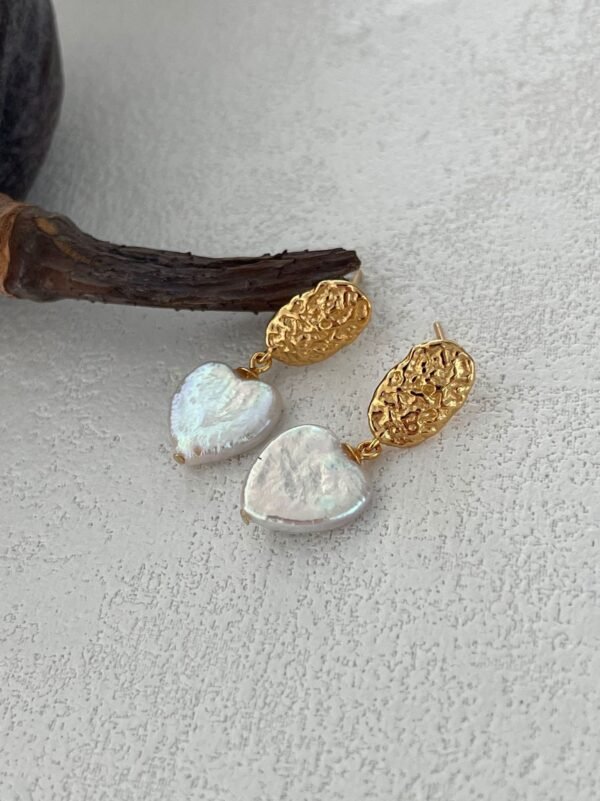 621 Vintage Love Heart Gold Earrings